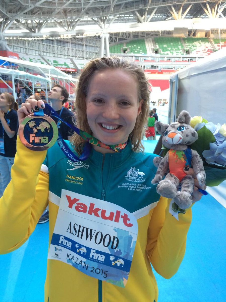 hansonmedia's tweet photo. "Hey mum look what I've got," @jessicaAshwood bronze 400fr @DolphinsAUS #AusRec #auskazan15 http://t.co/kP4ES0WXVB