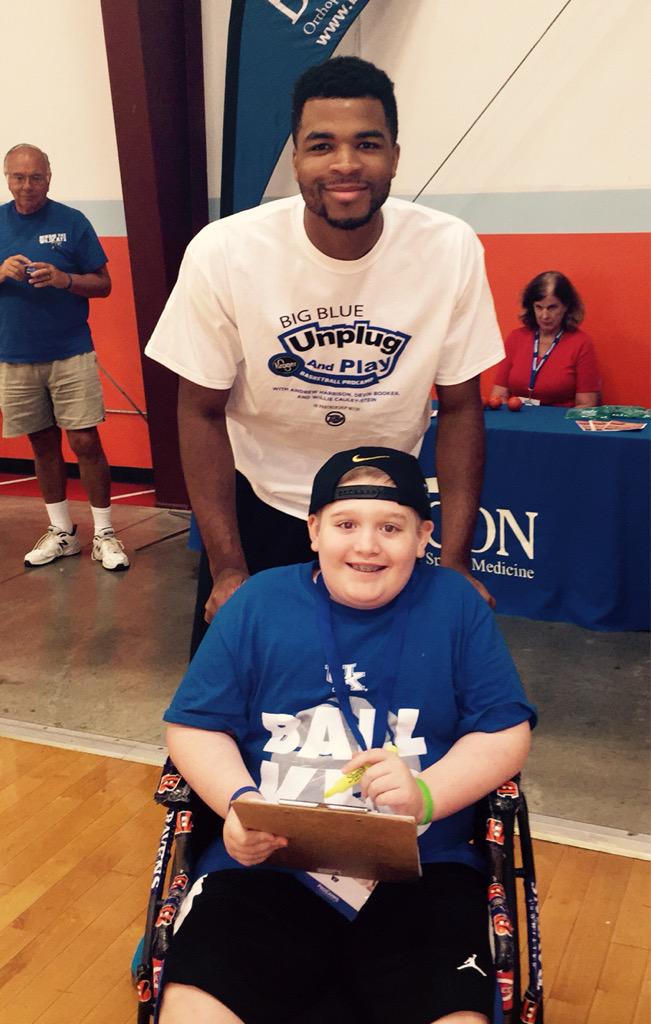 TeamTobyRocks's tweet photo. Toby got to be Andrew Harrison's assistant this morning! #TeamTobyRocks #CureMito #BBN http://t.co/CaShurksJb