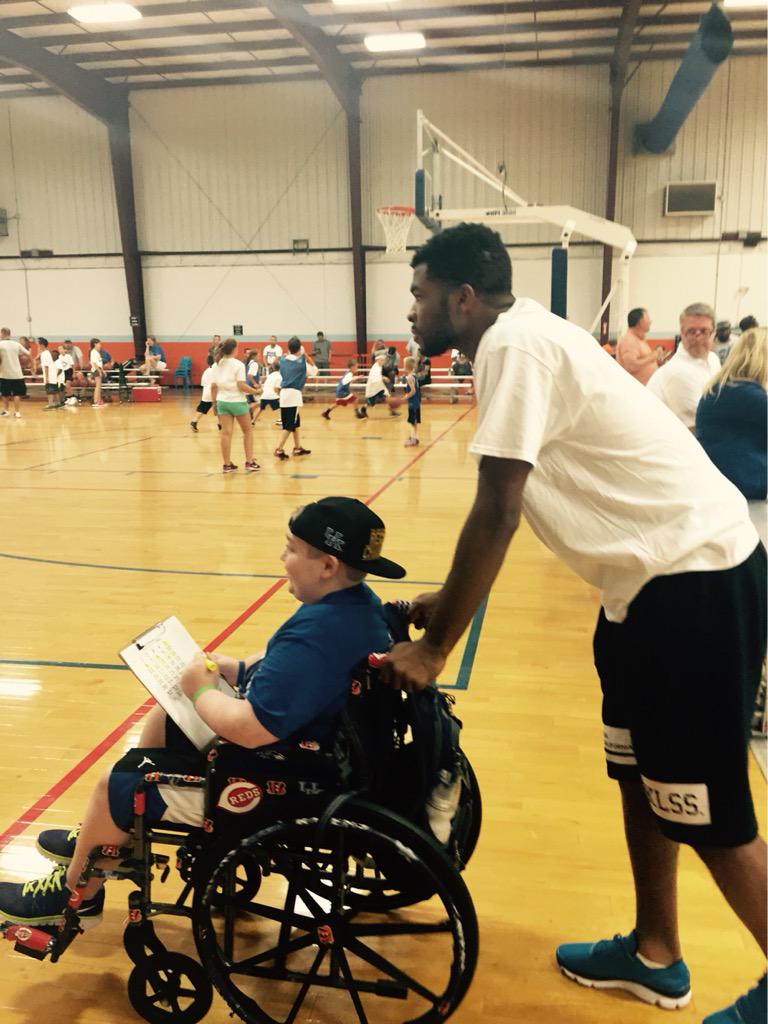 TeamTobyRocks's tweet photo. Toby got to be Andrew Harrison's assistant this morning! #TeamTobyRocks #CureMito #BBN http://t.co/CaShurksJb