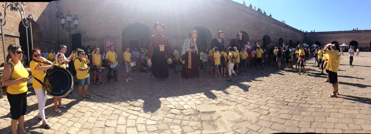 Adifolk (@adifolk_oficial) on Twitter photo TASTET DE L'APLEC INTERNACIONAL A LA FESTA CATALANA AL CASTELL DE MONTJUÏC
Aquesta tarda de diumenge, amb <a href="/Mistantet/">Gegants de Maials</a> TASTET DE L'APLEC INTERNACIONAL A LA FESTA CATALANA AL CASTELL DE MONTJUÏC
Aquesta tarda de diumenge, amb <a href="/Mistantet/">Gegants de Maials</a>