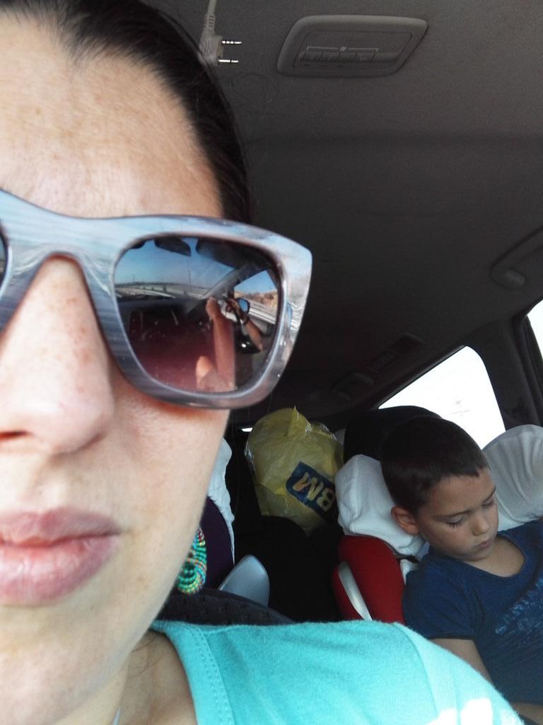 peinetapintxomo's tweet photo. Mi hijo mayor, alias #monillo, una joya para viajar kilómetros sin protestar, cantando, entreteniendo a la sister http://t.co/7p7QuKxHN4