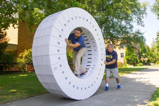 Imagen de la semana: esto es lo que ocurre cuando juntas las cajas de 36 iMacs applesfera.com/p/115897