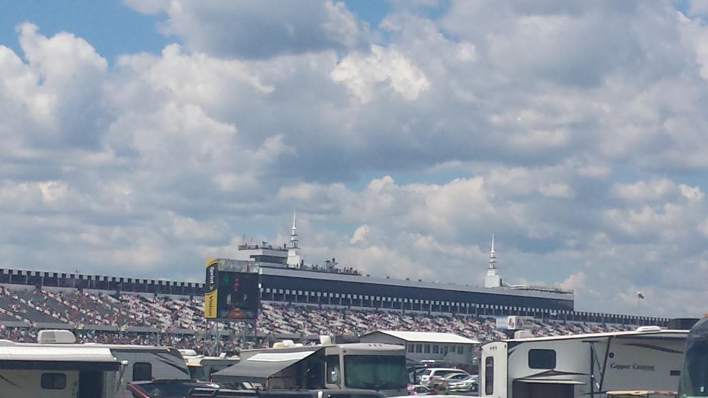 Race_divas's tweet photo. It's an absolutely gorgeous day @poconoraceway!! Happy Race day, y'all 🏁🏁🌞 http://t.co/hF4Qfcizvg