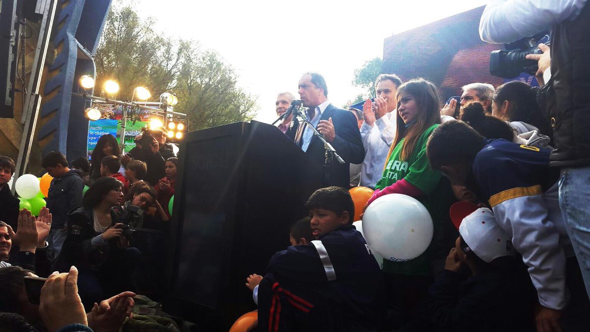 GabrielBruera's tweet photo. Con @DanielScioli @PabloBruera @FernandezAnibal y @DominguezJul  en cierre vacaciones de invierno en la Repu #LaPlata http://t.co/BMUTmQWRha