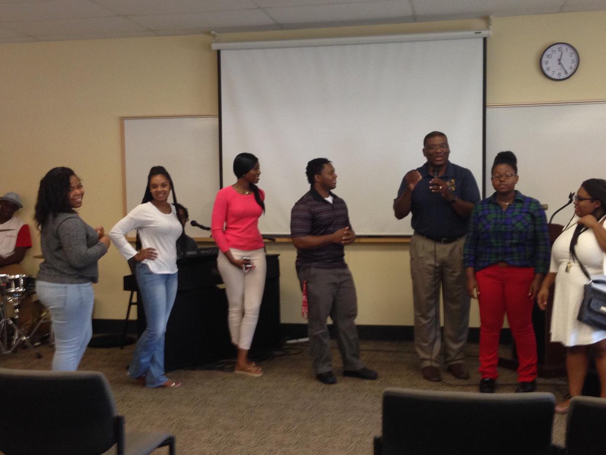 FreshStartNBCF's tweet photo. The 2015 Punxsutawney Campus Choir is blessing the people! #FreshStartNBCF http://t.co/9htmJJCvfq