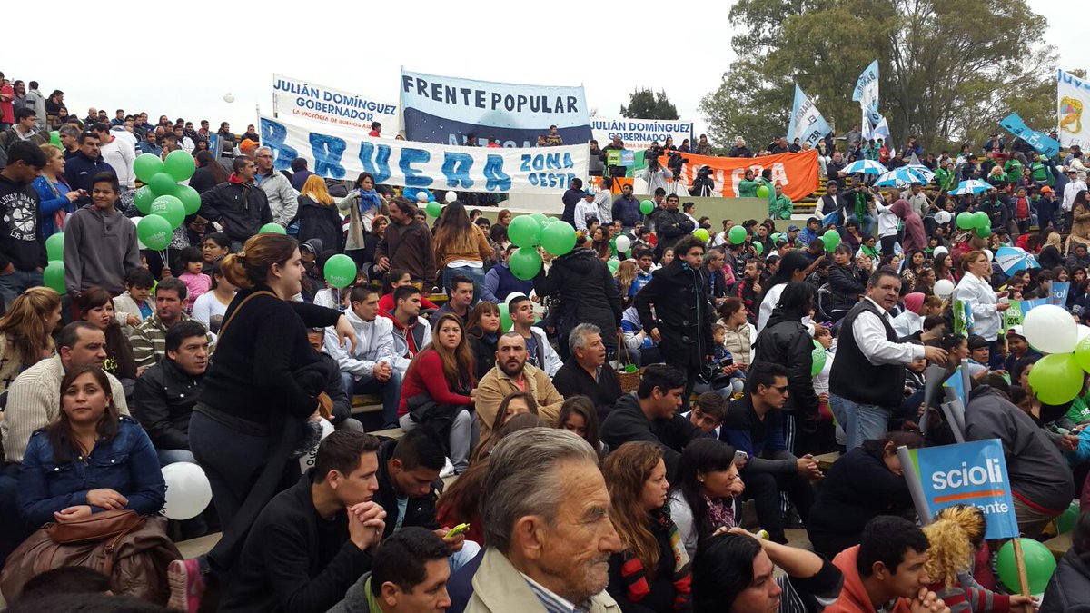 GabrielBruera's tweet photo. Con @DanielScioli @PabloBruera @FernandezAnibal y @DominguezJul  en cierre vacaciones de invierno en la Repu #LaPlata http://t.co/BMUTmQWRha