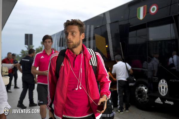juventusfcid's tweet photo. Bianconeri akan terbang ke Shanghai malam ini jelang laga #Supercoppa #JuveLazio. #FinoAllaFIne #ForzaJuve http://t.co/A0zx0OtLU1