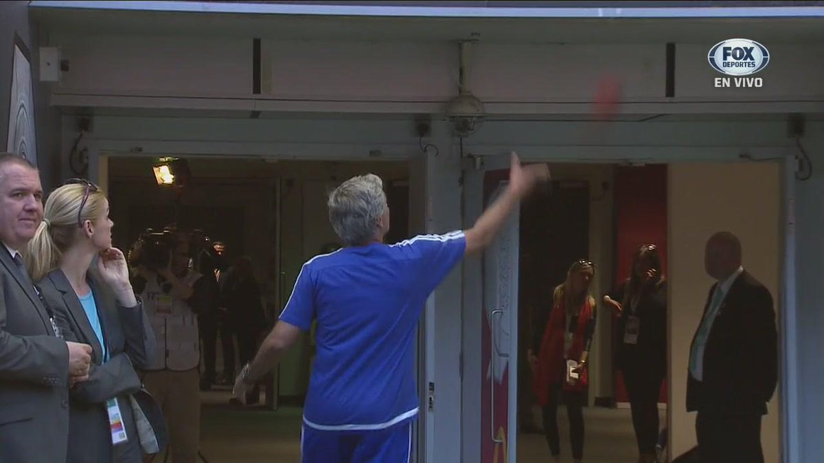 Deadspin's tweet photo. VIDEO: José Mourinho avoids Arsène Wenger, then throws his loser's medal into the crowd http://t.co/dlXjUPkMSg http://t.co/a1xBol2Nij