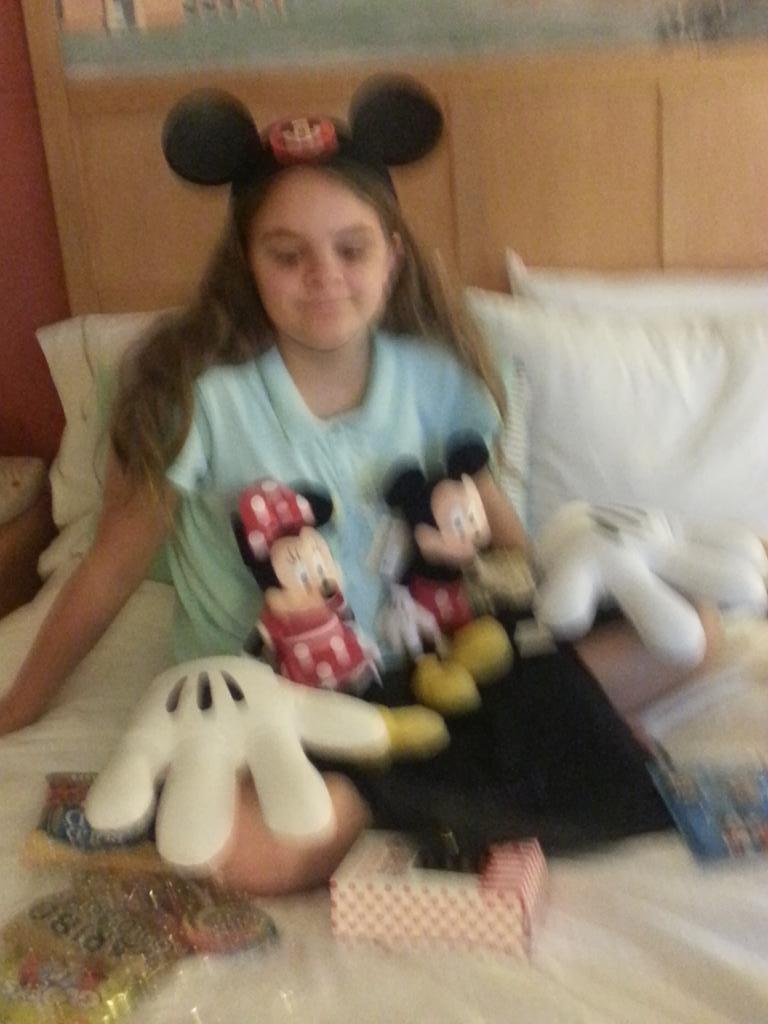 HurleyAmyBarbee's tweet photo. Barbeeland's girls are equiped with "Mickey Gear"!!! http://t.co/tydBbdhLjY