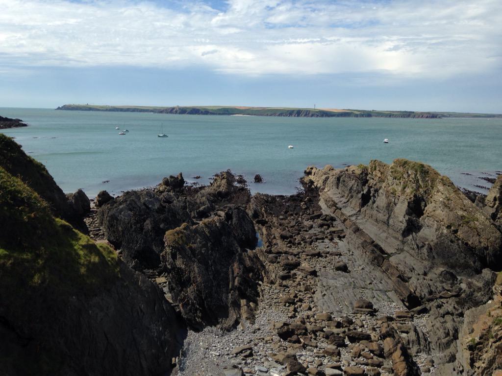 JakiCarnegie's tweet photo. Beautiful #anglebay @PembsCoast http://t.co/Ds60W6X2SS