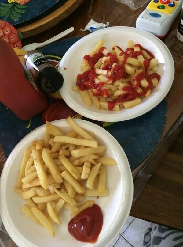 ComedyPosts's tweet photo. There are two different types of people in this world http://t.co/C1XJDfAguM