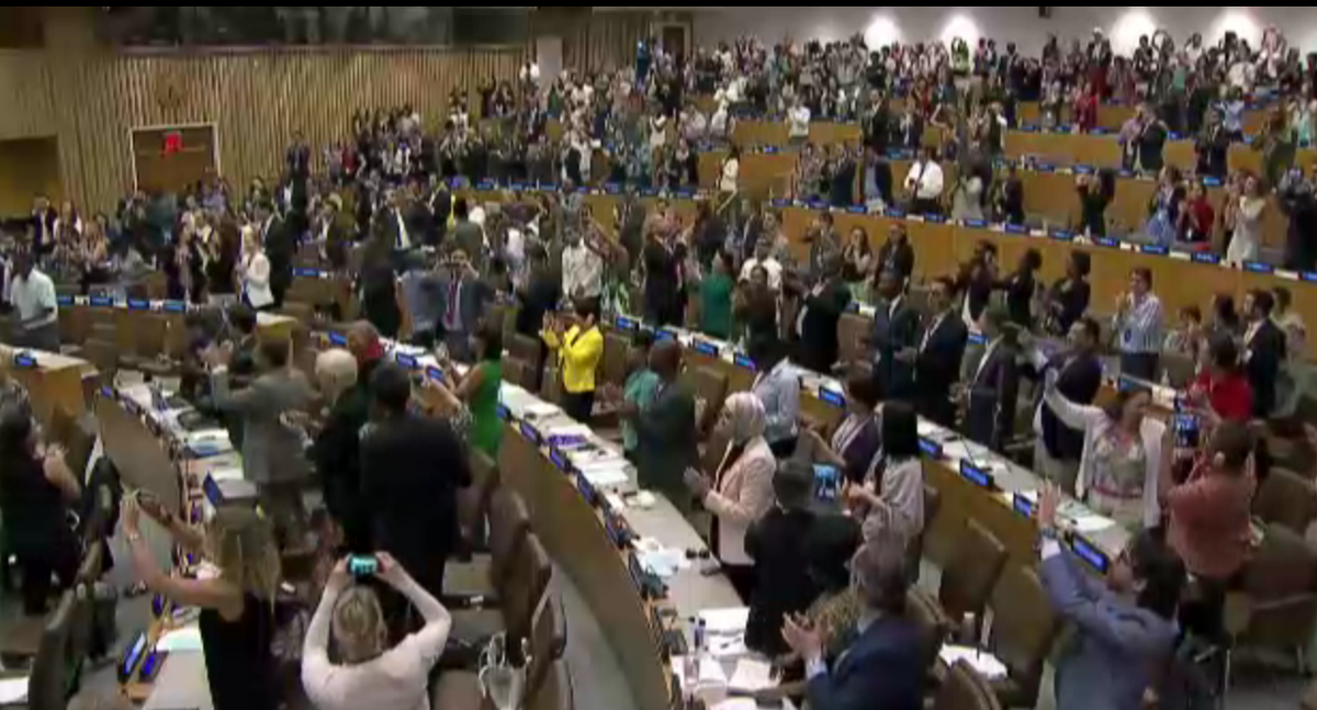 KingdomNL_UN's tweet photo. It's a wrap! Friends, Member States, co-facilitators, congratulations with an historic #post2015 deal! #InterGov2015 http://t.co/66toXjmphB
