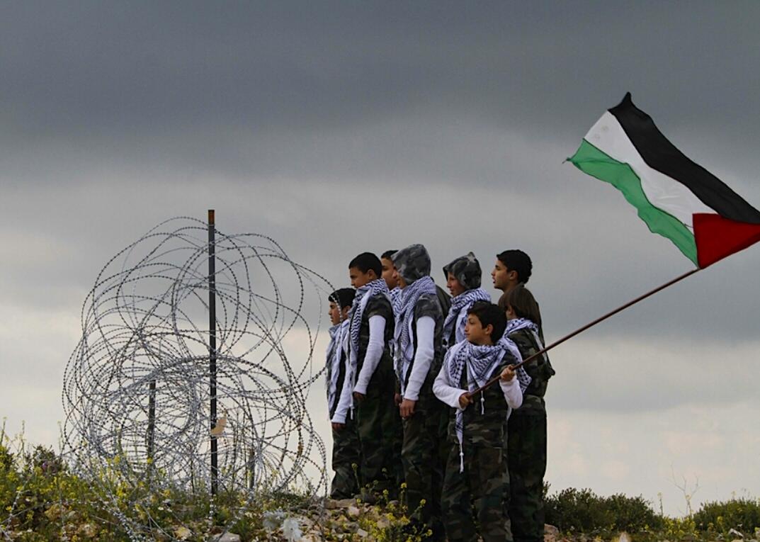 MohammadJa3far's tweet photo. #كي_لا_ننسى_فلسطين
#كلنا_عباس_زهري http://t.co/mUtbVB4mWg