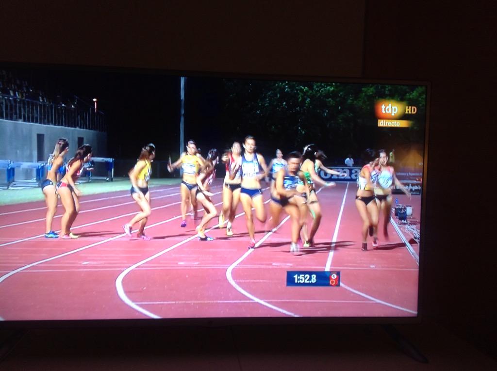 radio107km's tweet photo. Aquí tenim a @laiagilm fent el canvi. http://t.co/SUS5okAZtD
