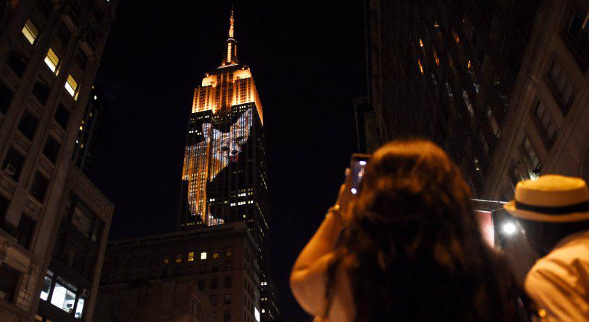 fisasa1's tweet photo. "@ObservadorUY: El Empire State de Nueva York, iluminado con animales http://t.co/46AQITUYR6 http://t.co/OZfxTan4OJ" @BeluIsasa