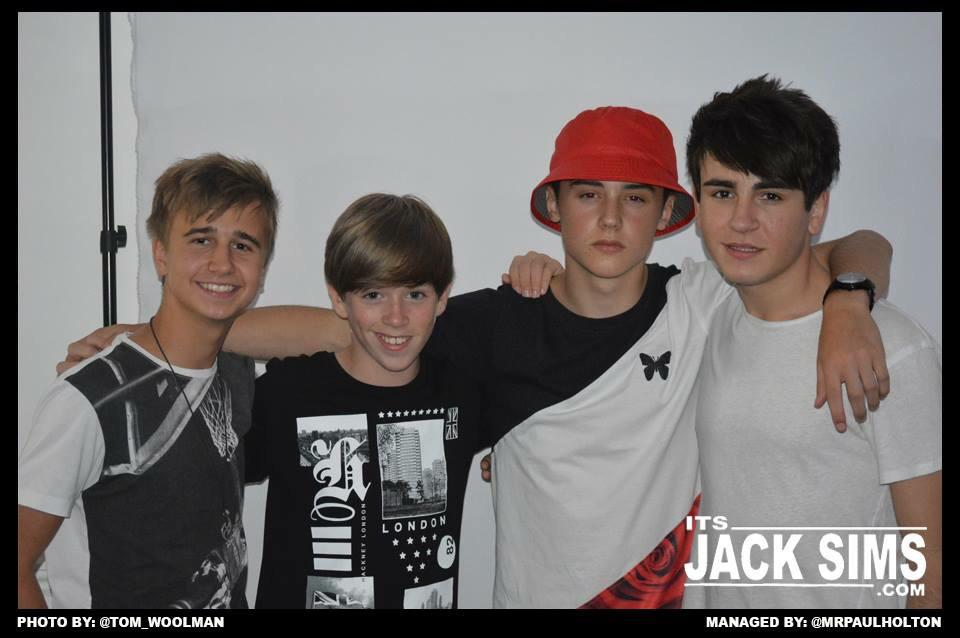 ItsJackSims's tweet photo. Awesome having the lads @Unscripteduk at the party!! Such amazing singers and lads 🎤 http://t.co/vDMZDUSOag