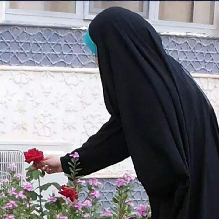 وكأنٌ الزهورْ🌹
وُهبَت جَمالهاَ
من طيف عفتها ❀