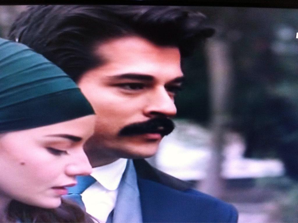 feridenizyldz's tweet photo. Yaaa çokkk güzelsinizzzz😭😭 #feride #kamran #çalıkuşu #maxsmart http://t.co/1wBIBfOFRw