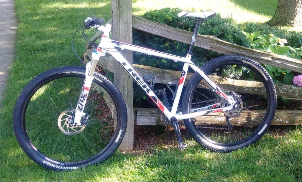 905Racing's tweet photo. Niagara friends, 1 of our riders bikes was stolen between 4:15-4:30, Port Colbourne near Robin Hood mill. Pls share. http://t.co/nPZF8PjY6a