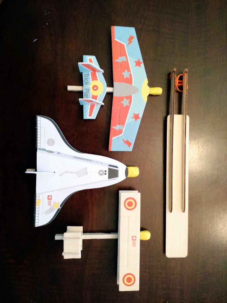 thingswithdaddy's tweet image. Making @TinkerCrate Rubber Band Gliders with @EliasRambles &amp;amp; @Nevaehsays today! #dadlife #glider #thingswithdaddy