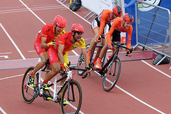 SportSocialClu6's tweet photo. España cierra el Mundial de ciclismo adaptado con seis medallas
Ellos si #Merecereconocimiento
http://t.co/TuYQCpBysX http://t.co/ASnSWg3e9l