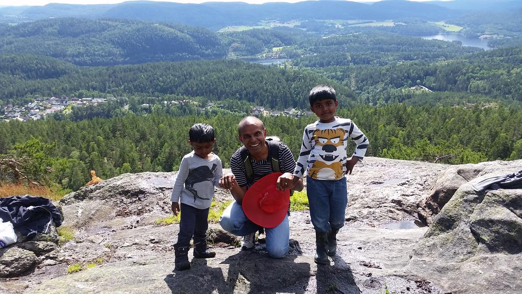 fitsconsulting's tweet photo. #titoppern 2 unge som klarte 5 topper... 3 og 6 år. På sidte toppen idag http://t.co/NRlu21GSm0