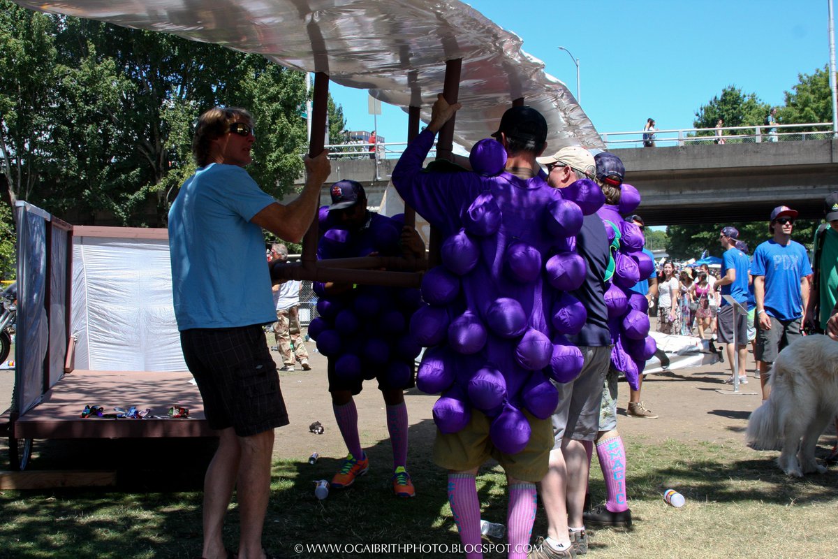FlyingWinos's tweet photo. loading into the pre-flight area yesterday-good times! #redbullpdx #outdoorvino http://t.co/XZP0VIjYvs