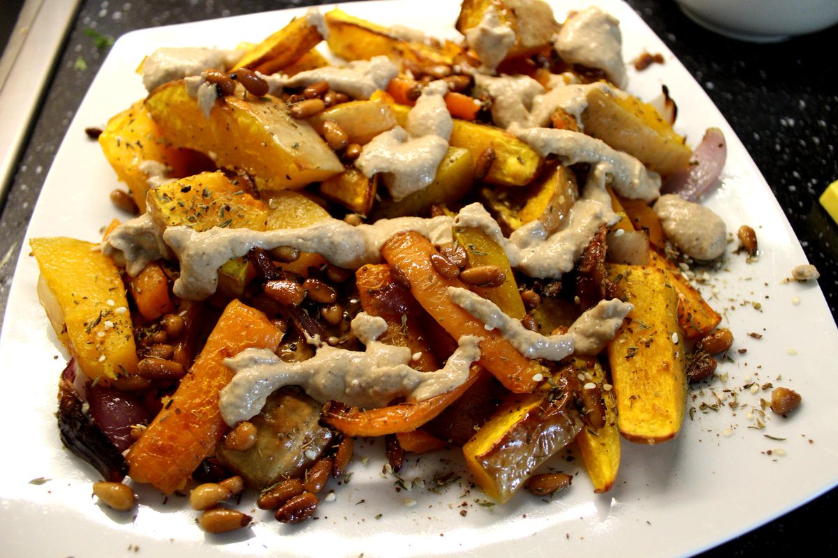 worstwards's tweet photo. @lottchen_meier @Sc_Hulk Hier mein Gebot von gestern: gebrat. Butternuss-Kürbis mit Tahini und Za'tar #Snackability http://t.co/Rf7JgEKsfU
