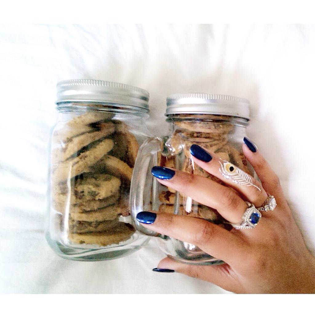SweetCommission's tweet photo. Cookie Monster blue nails #shellac #nails #cookies #foodie #sunday #cookiemonster #cool #blue #summer http://t.co/K6vyuDoXFX