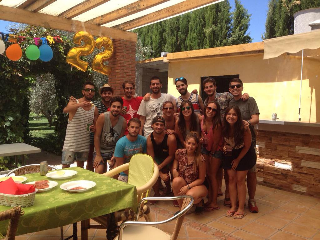 CeliaRubiio's tweet photo. Cumpleeeeee 🎉🎉🎉🍻🍷 http://t.co/LWwYJnAH50