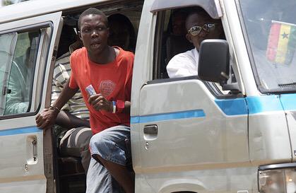 edemGiK's tweet image. She wnts a guy who opens doors, A guy who alwys hndles money. Yet u ar busily ignoring TROTRO MATES.

My sisters why?