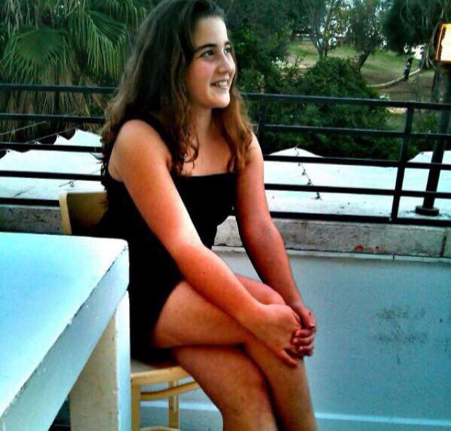 julienbahloul's tweet photo. "Tu ne tueras point", ce commandement écrit en rouge sang à la mémoire de Shira,16 ans, victime de la haine homophobe http://t.co/4oOuCQAe6O