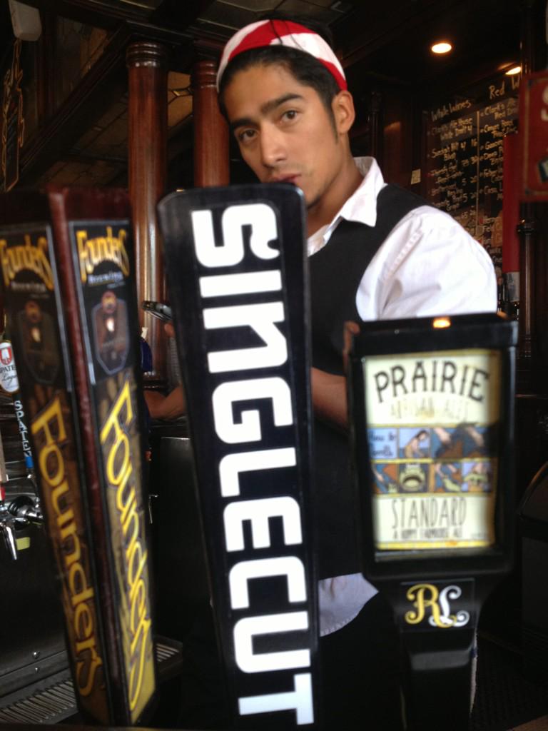 CAHSyracuse's tweet photo. Proudly pouring some fresh fresh @SingleCutBeer Billy Full Stack Imperial IPA. So so fine, Cheers! http://t.co/xxQ8oE3Cvh