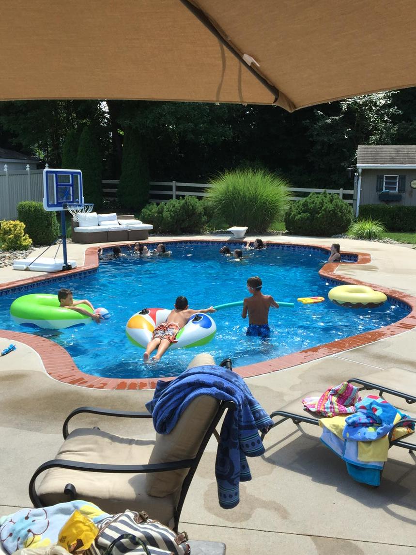 kingbink63's tweet photo. When it's just too hot for soccer #poolrelief http://t.co/FPLwznXEoZ