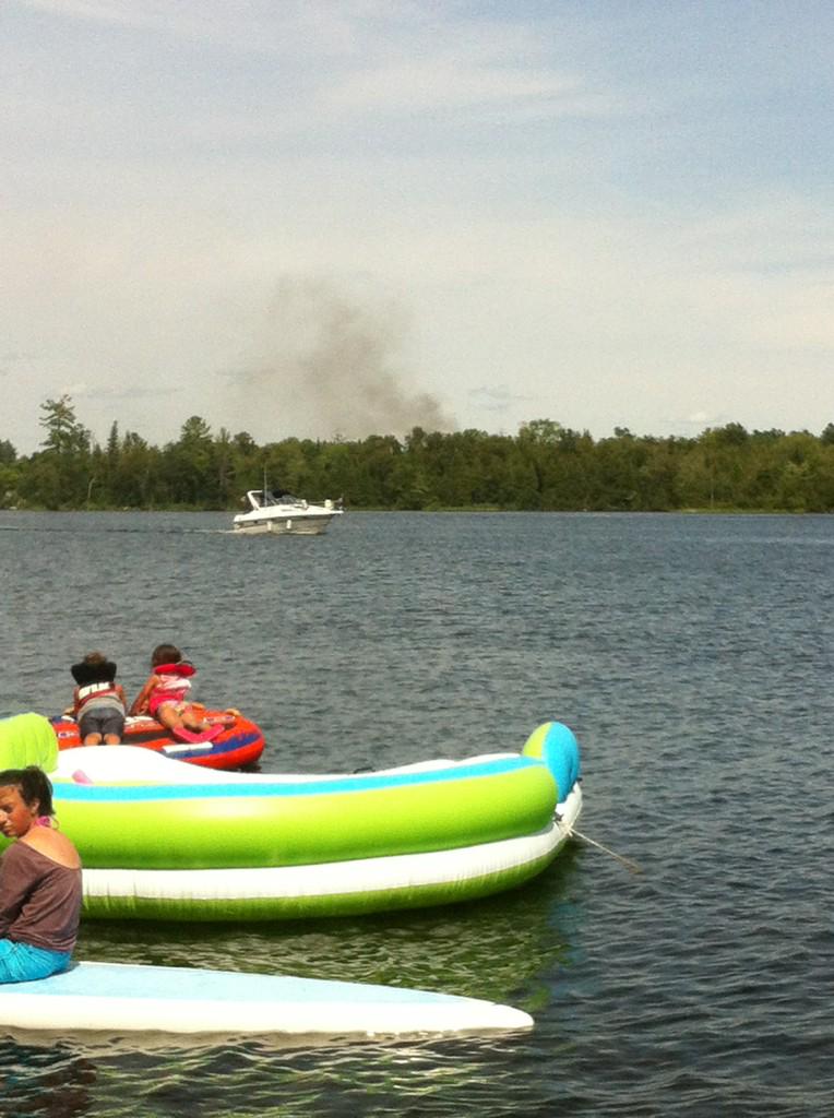 ridley333's tweet photo. @CHEXNewswatch what's going on near younges pt. tons of black smoke http://t.co/iLJ0X0PEnL
