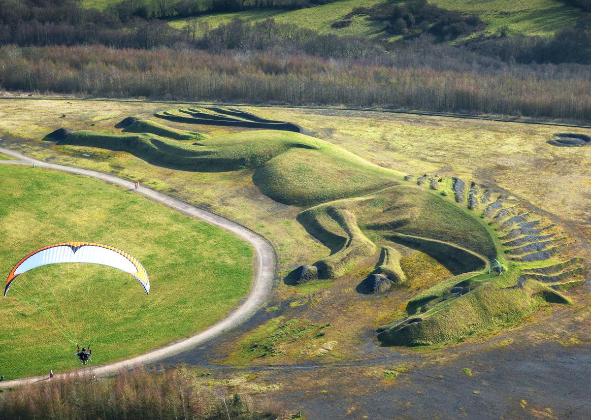 inhabitat's tweet photo. This Welsh pony is made from 60,000 tons of coal and shale. http://t.co/BAMAZlfCUQ http://t.co/4vMlzMZJoH