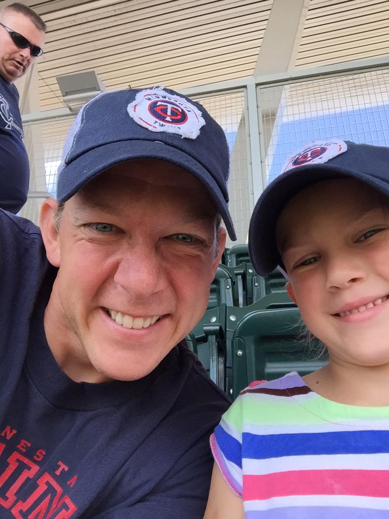 MDriscoll33's tweet photo. Game with little girl #twinspics http://t.co/uDVEKzjHHI