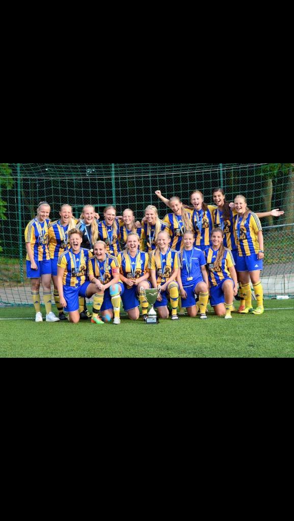 LovisaPigg's tweet photo. Shit pomfrit så UNDERBART 💙💛💙 http://t.co/C8qdcWACPJ