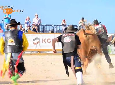 StrimeoTV's tweet photo. #Rodeo w #Ścięgny - można się trzymać tylko 1 ręką!
Archiwum #Strimeo - http://t.co/5CDK0Tbtaz
#Karpacz #DolnyŚląsk http://t.co/30jmIhG13V