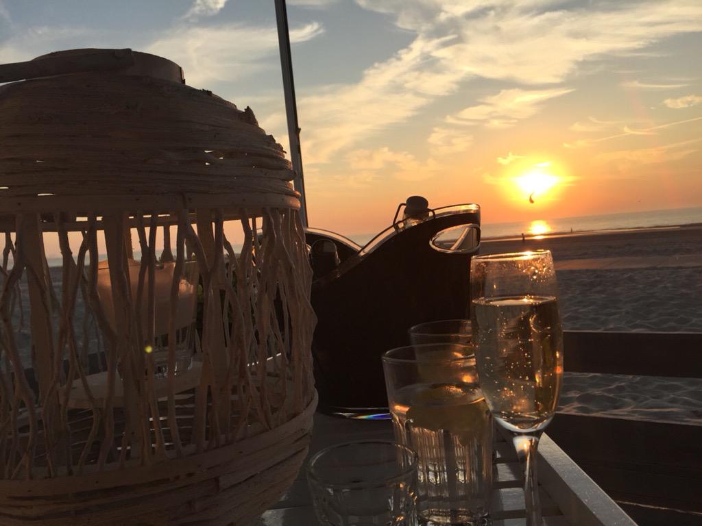 cdewaal_'s tweet photo. #genieten @strandhuis http://t.co/jEstEsxWMc