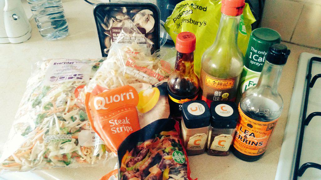 CarinaSWHarlow's tweet photo. Looking forward to @SlimmingWorld @QuornFoods #stirfry! #freefood #unlimited #nodeprivation #nogimmickydietshere http://t.co/wdKIray4Lc