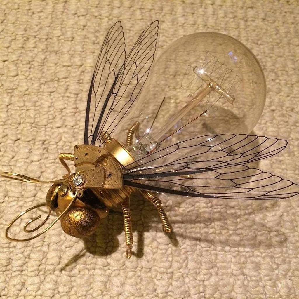 Otherbots's tweet photo. Large Steampunk fly sculpture #fly #sculpture #insectsculpture #steampunk #edisonbulb #edison #art #insectart #clo⦠http://t.co/sT1O9zSolz