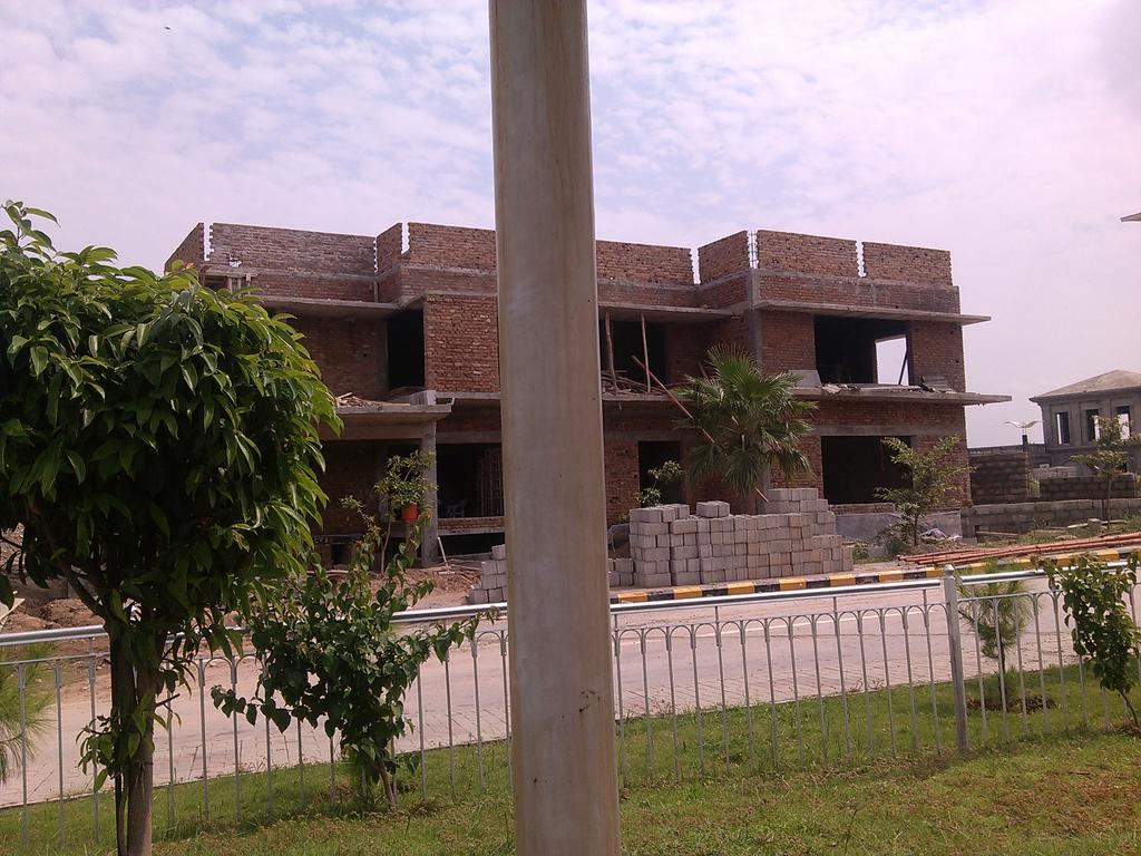 constructionof2 tweet picture