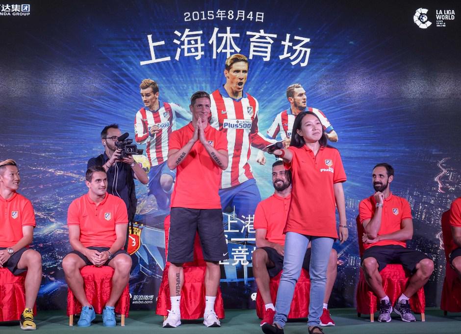 Torres's tweet photo. Happy after an amazing welcome in Wanda Plaza #LaLigaWorld #ForzaAtleti http://t.co/NCiuKxlxJy