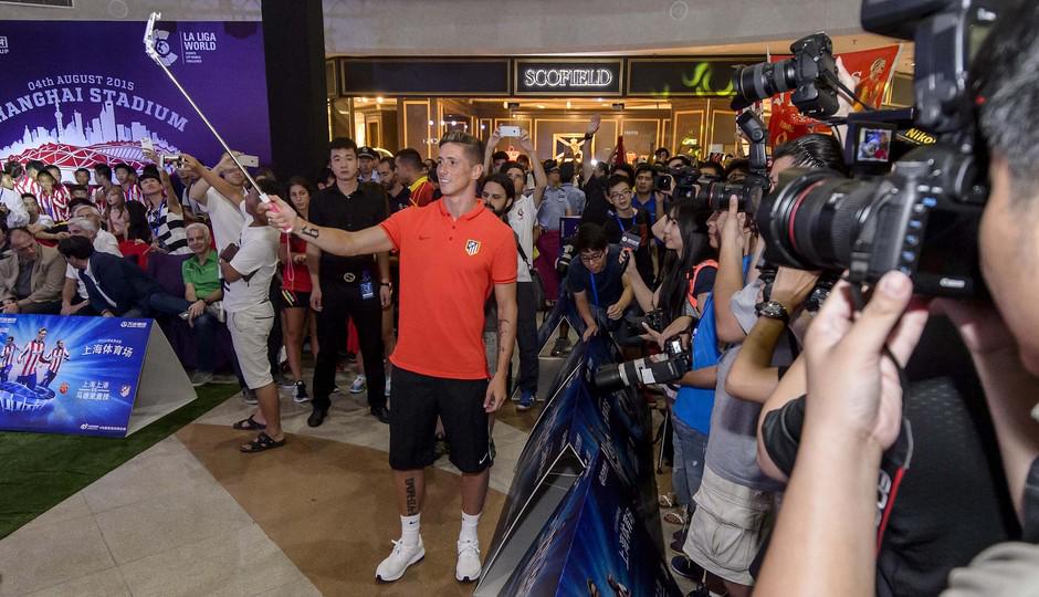 Torres's tweet photo. Happy after an amazing welcome in Wanda Plaza #LaLigaWorld #ForzaAtleti http://t.co/NCiuKxlxJy