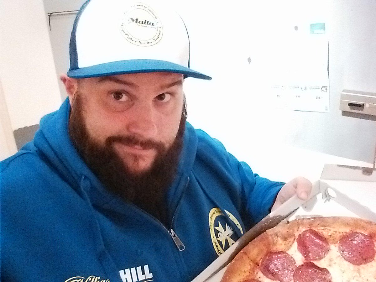 hierzn's tweet photo. #mpsbarcelona #pizza #twitch.tv/5starsevents #shipitclown @shipitclown #poolresults #votepizza http://t.co/UheI9bxDc6