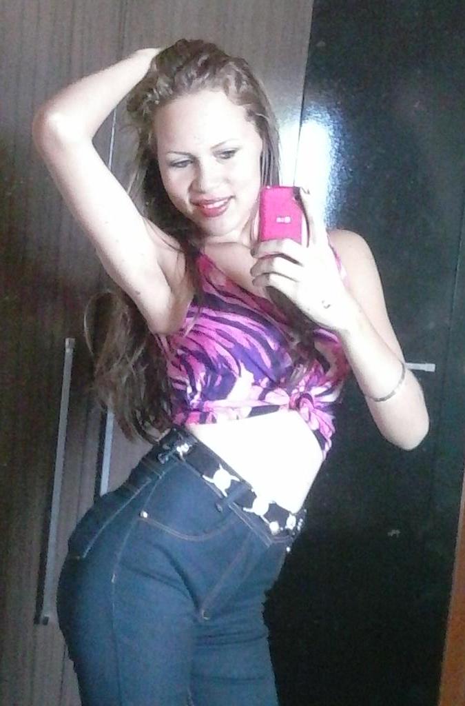 frrancyelly's tweet photo. Domingo a tarde d bobeira, sem nada pra fazer... é hora d relaxar😘 http://t.co/jxL3L0A7za
