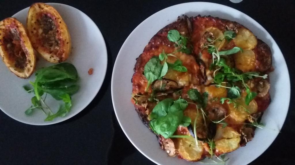 pigz1979's tweet photo. A La @Rickybaldwin1  veggie pizza and a Delicous potato Skin Side http://t.co/NmiJyNUriy