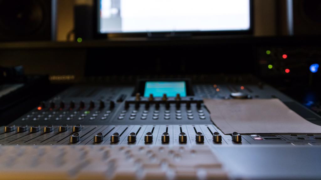 NewLifeRec's tweet photo. It's been busy but great. Amazing sessions, great times. #recording #StudioLife http://t.co/QvJPASL7Lh