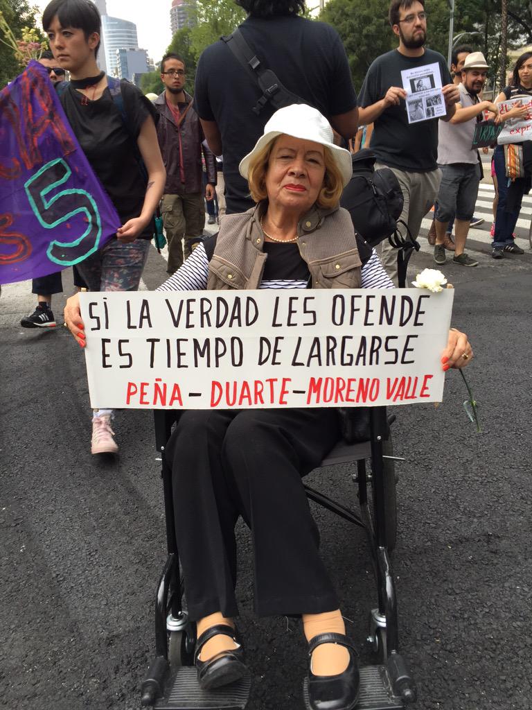 epigmenioibarra's tweet photo. Dolor y lucha hermanan causas.Ayotzinapa y Narvarte.PaseDeLista1al43 10pm #JusticaParaRuben #JusticiaParaLxs5  RTxfav http://t.co/6OBApTQFnu